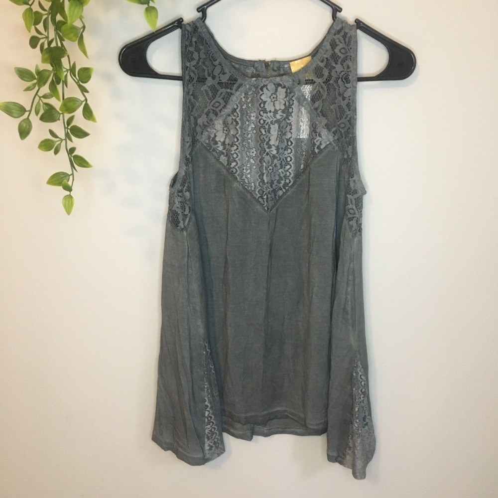 NWT Gorgeous Scrap-Work Boutique Gray Flowy Lace Tank Top boho size small
